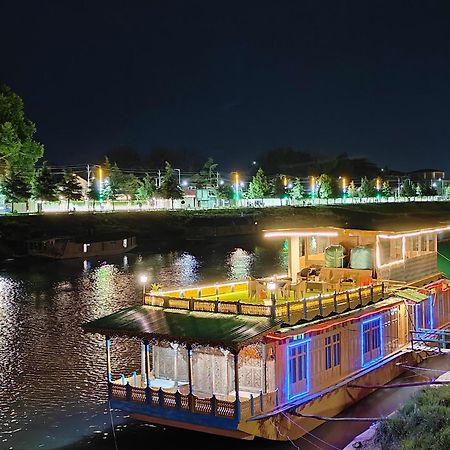 Houseboat Karima Palace Srīnagar Екстериор снимка