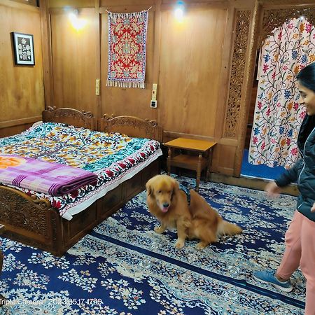 Houseboat Karima Palace Srīnagar Екстериор снимка