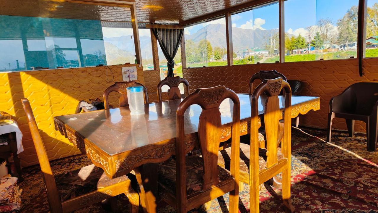 Houseboat Karima Palace Srīnagar Екстериор снимка