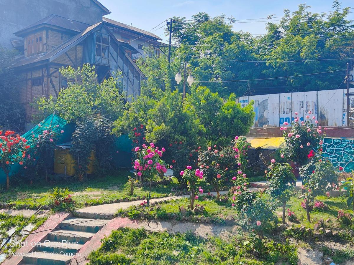 Houseboat Karima Palace Srīnagar Екстериор снимка