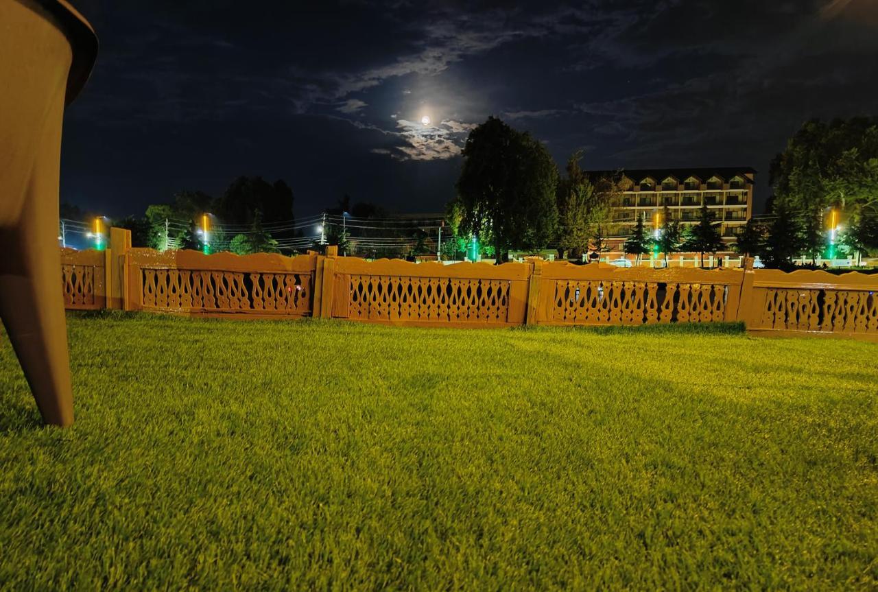 Houseboat Karima Palace Srīnagar Екстериор снимка