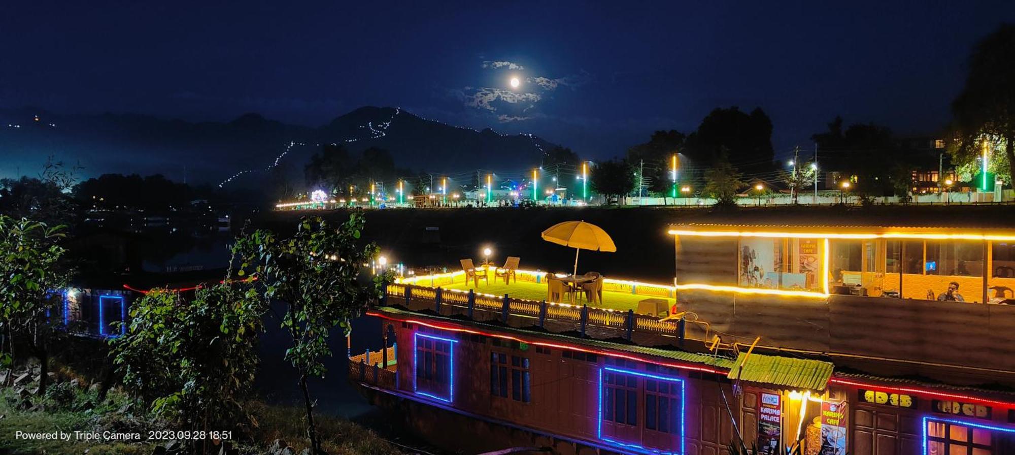 Houseboat Karima Palace Srīnagar Екстериор снимка