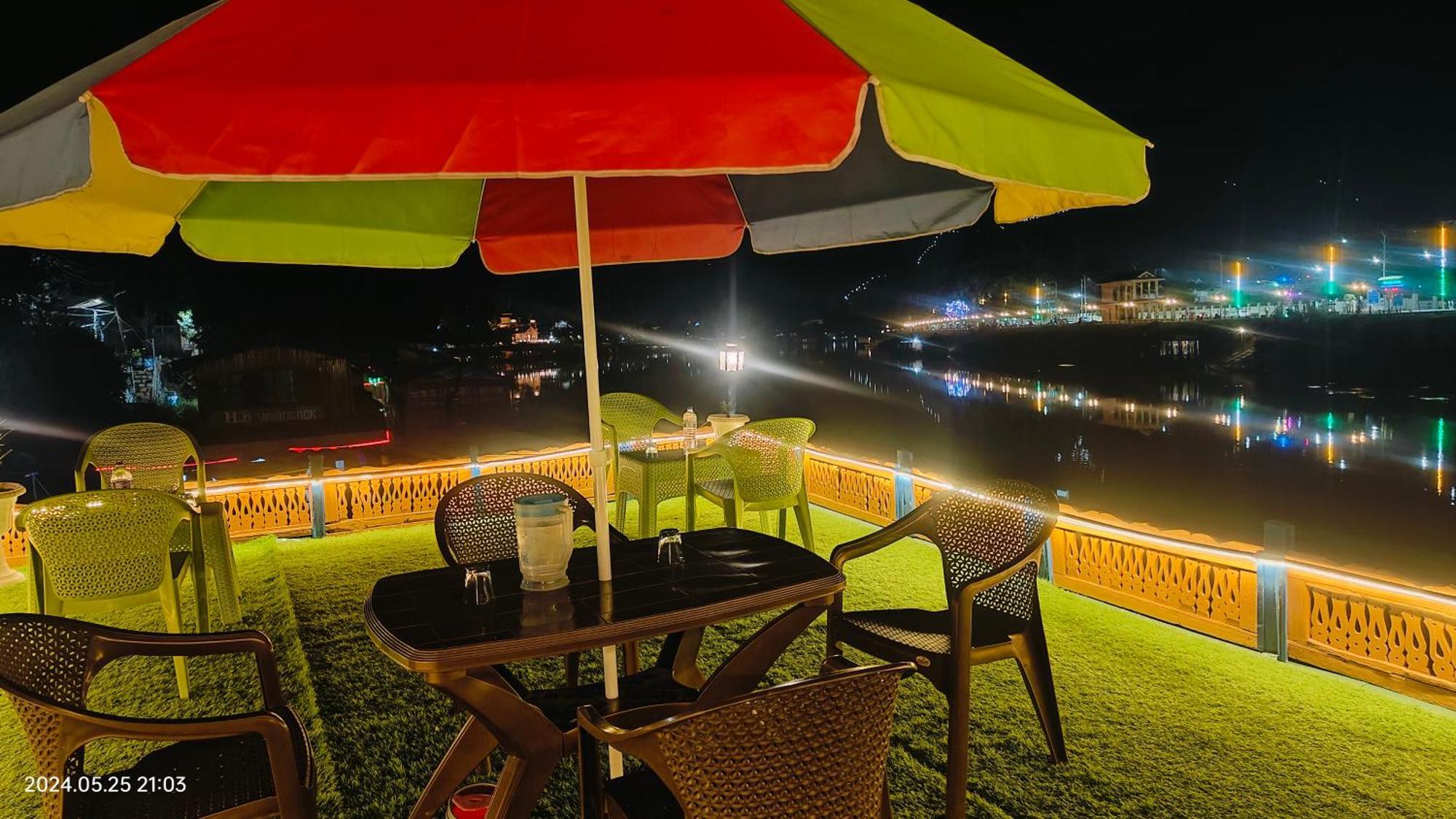 Houseboat Karima Palace Srīnagar Екстериор снимка