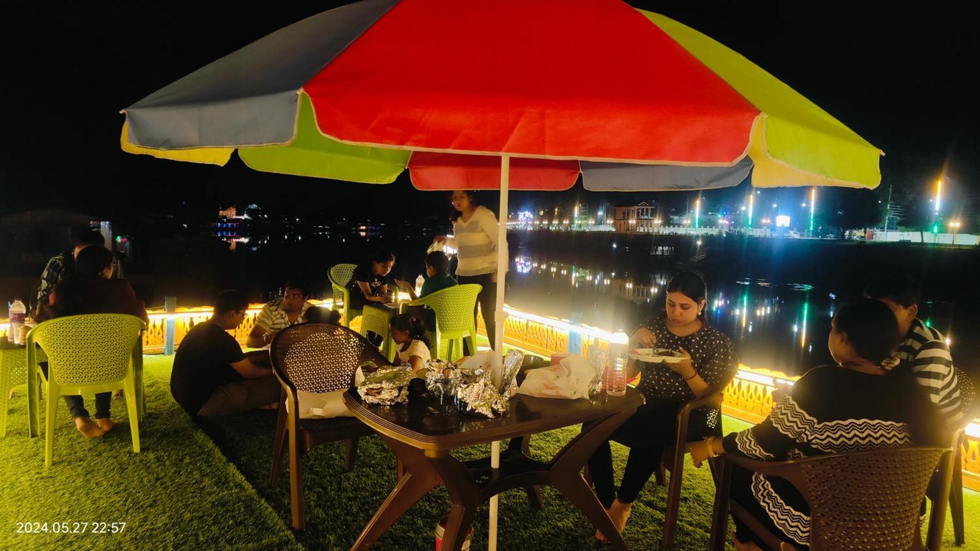 Houseboat Karima Palace Srīnagar Екстериор снимка