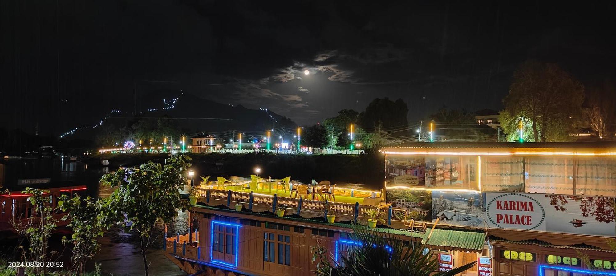 Houseboat Karima Palace Srīnagar Екстериор снимка